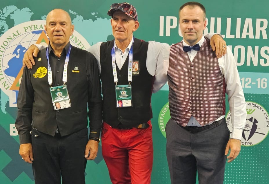 Александр Демакин вместе с другими игроками на чемпионате мира IPC в Сургуте